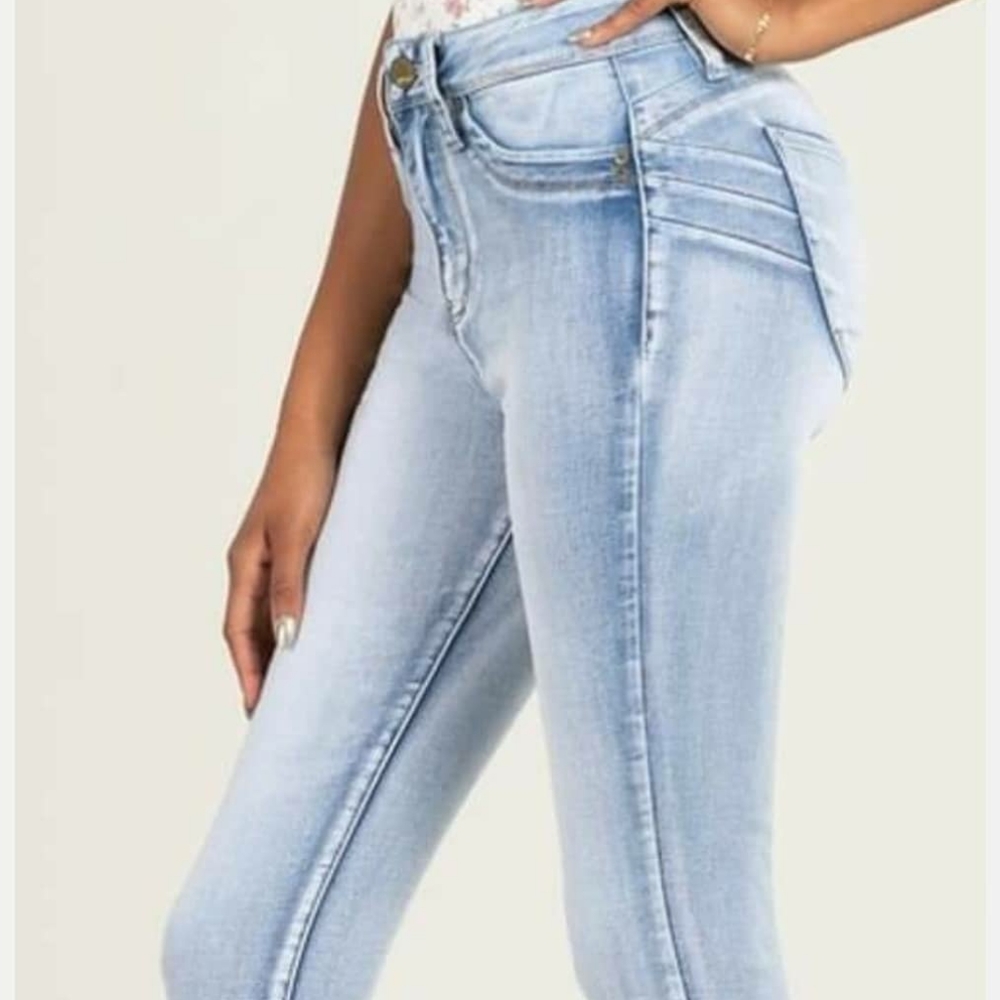 NEW- THE BOLD AND THE BEAUTIFUL SKINNY JEAN